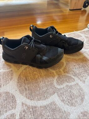 On Running Kids Black Athletic Sneakers size 4